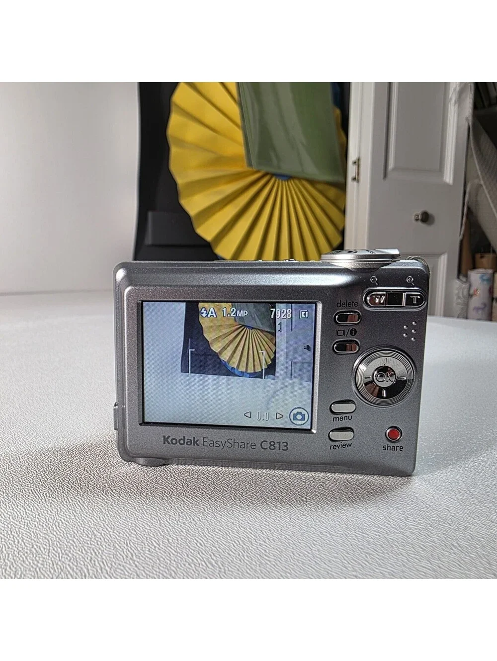 Kodak EasyShare C813 8.2MP Compact Digital Camera W/SD Card & Case